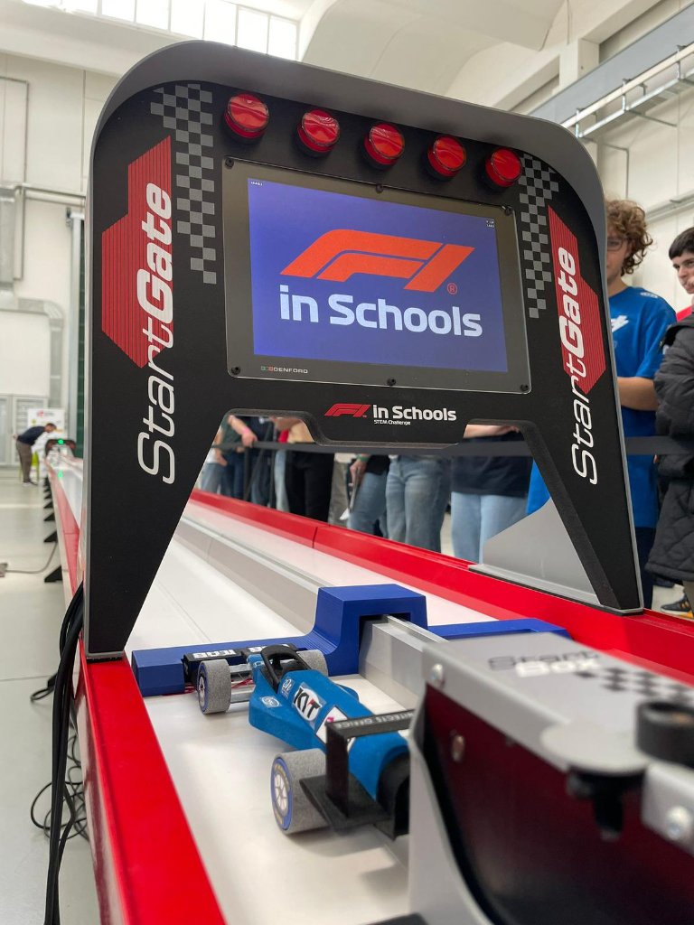 Tachyons at the F1 in Schools StartGate